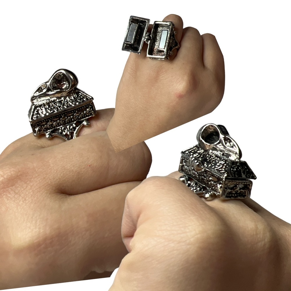 ARTISAN | Talon Casket Hinge Poison Ring
